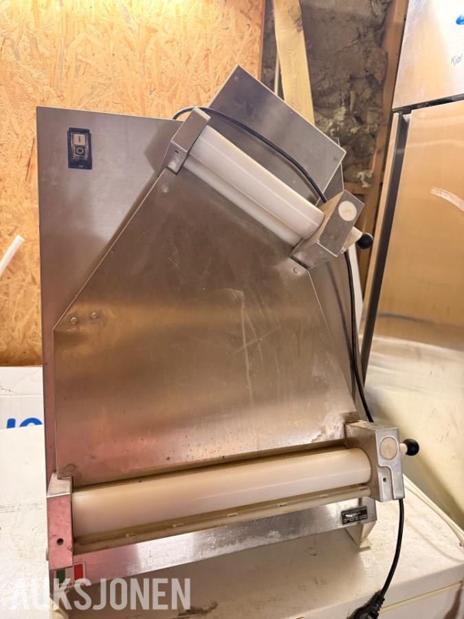 GGMGASTRO KJØKKEN UTSTYR PIZZAOVN, ISBITMASKIN, TOASTPRESSER, KAKEDISK, PASTAKOKER