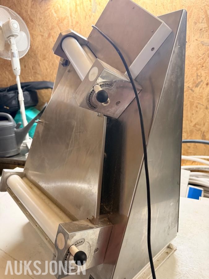 GGMGASTRO KJØKKEN UTSTYR PIZZAOVN, ISBITMASKIN, TOASTPRESSER, KAKEDISK, PASTAKOKER