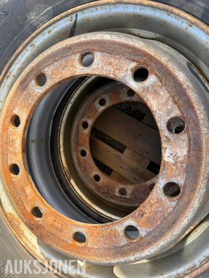 13 stk lastebildekk m / felg 315/80 R22.5 