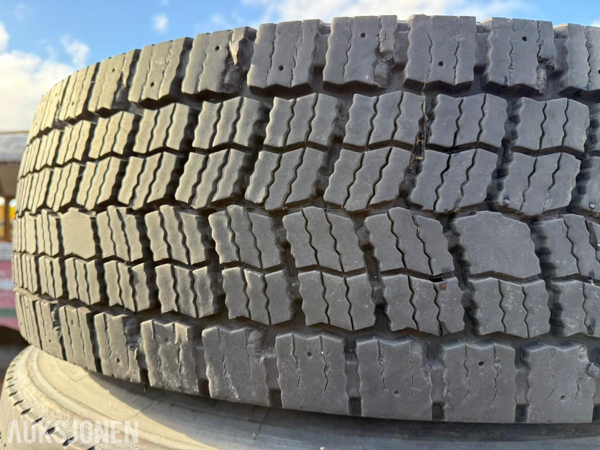 13 stk lastebildekk m / felg 315/80 R22.5 