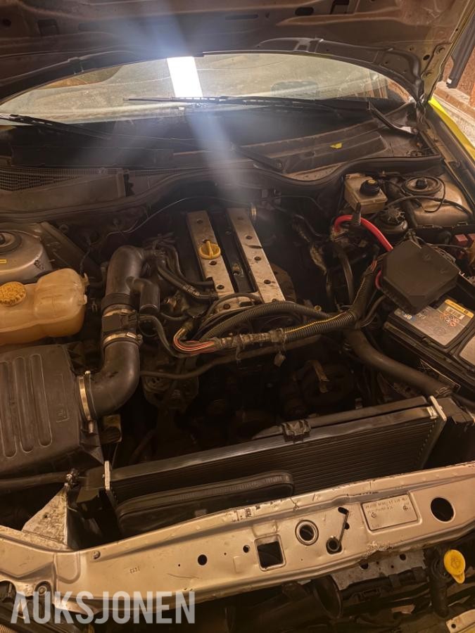 2001 Opel Omega 2.2 Bensin 144hk Hengerfeste