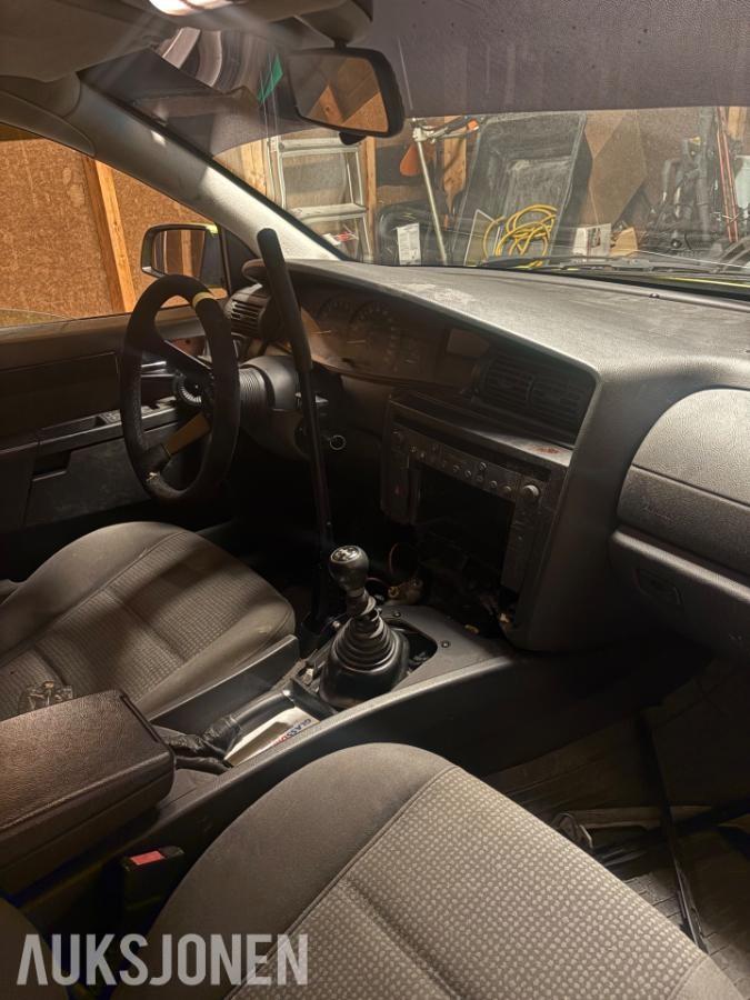 2001 Opel Omega 2.2 Bensin 144hk Hengerfeste