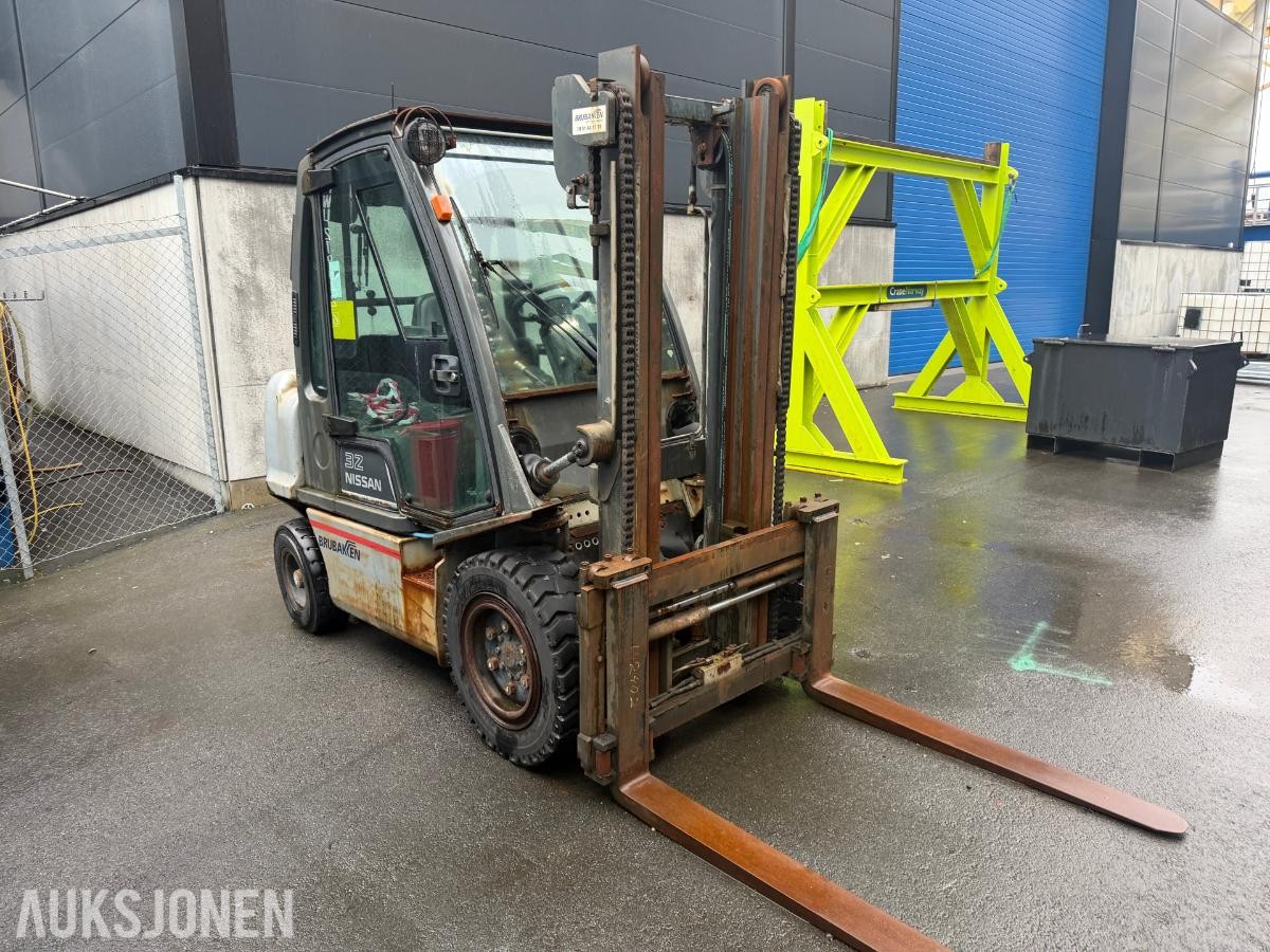 2005 Nissan FGD02A320 Gaffeltruck, 3200 kg, reparasjonsobjekt