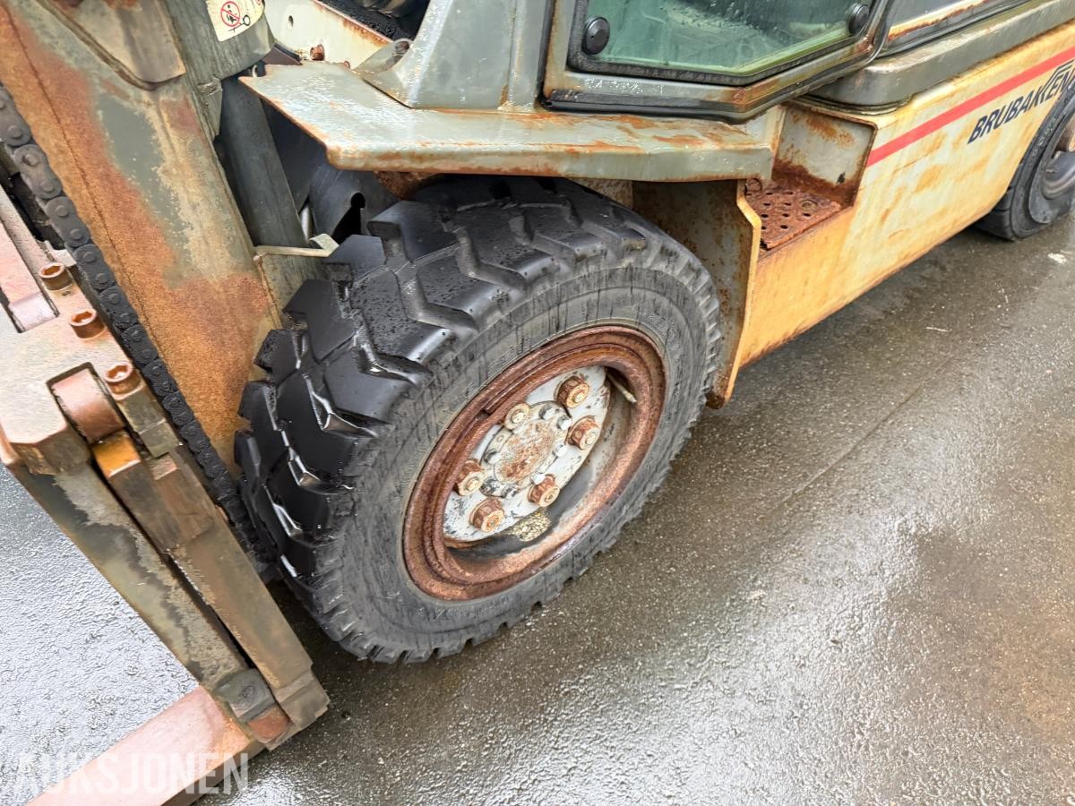 2005 Nissan FGD02A320 Gaffeltruck, 3200 kg, reparasjonsobjekt