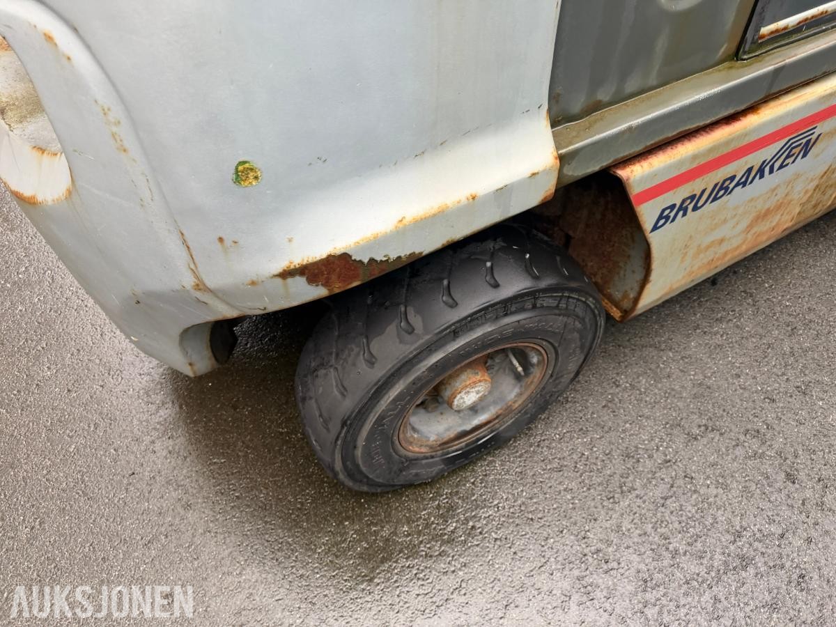 2005 Nissan FGD02A320 Gaffeltruck, 3200 kg, reparasjonsobjekt