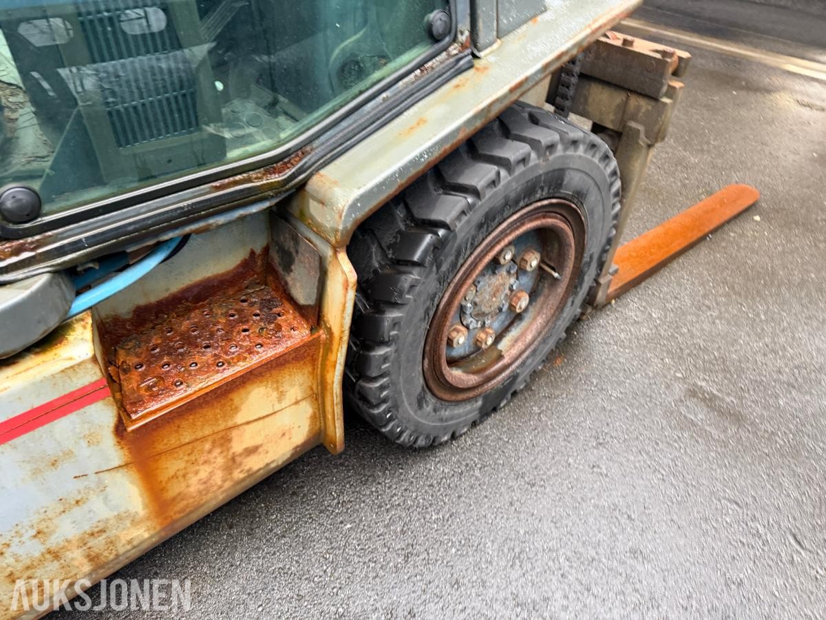 2005 Nissan FGD02A320 Gaffeltruck, 3200 kg, reparasjonsobjekt