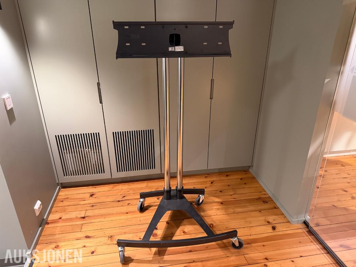 2 stk. UNICOL mobile TV-/skjermstativer på hjul
