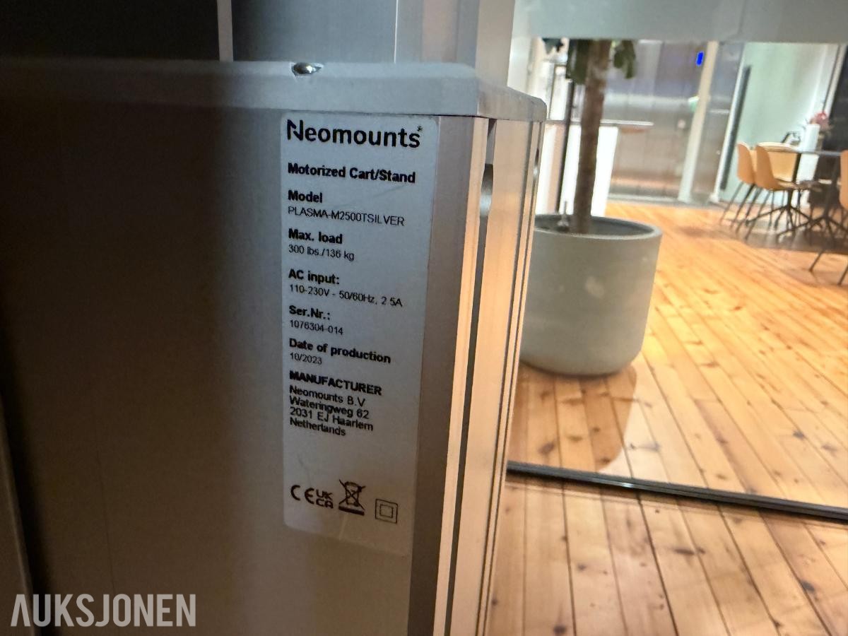 2023 Neomounts PLASMA-M2500TSILVER motorisert TV-/skjermstativ