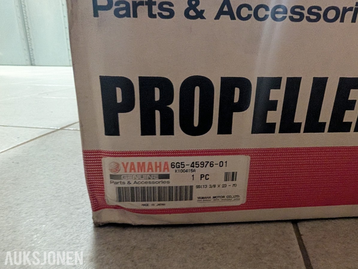 Parti med 9 stk. Yamaha-propeller i diverse størrelser og utførelser
