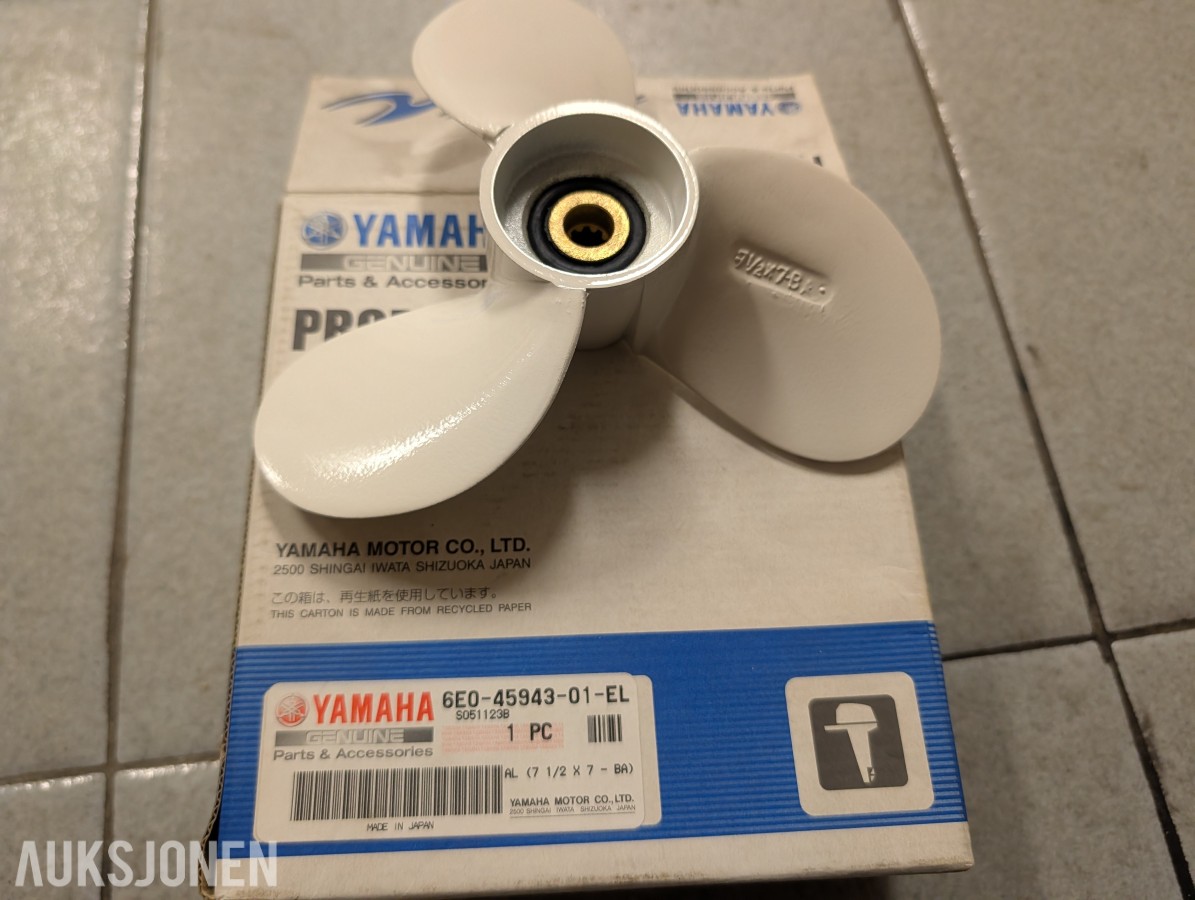 Parti med 9 stk. Yamaha-propeller i diverse størrelser og utførelser