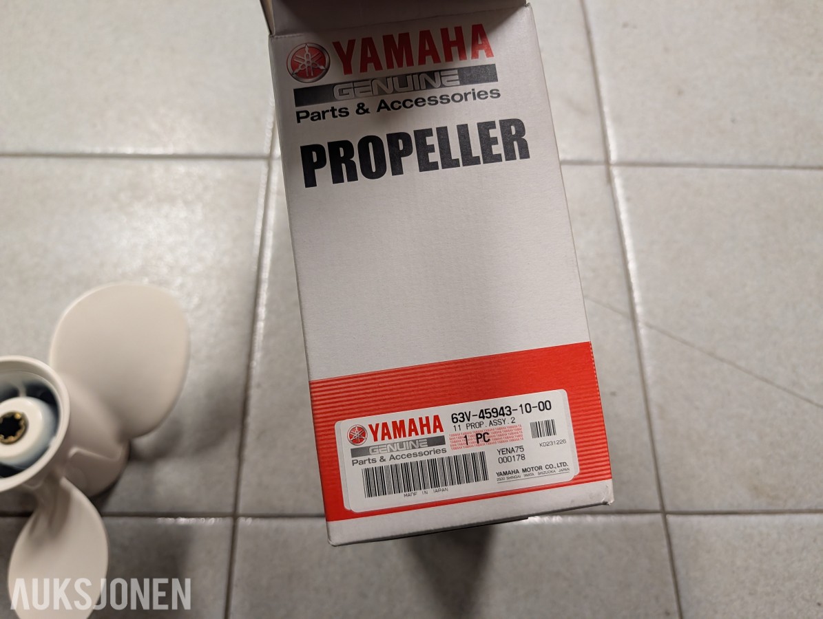 Parti med 9 stk. Yamaha-propeller i diverse størrelser og utførelser