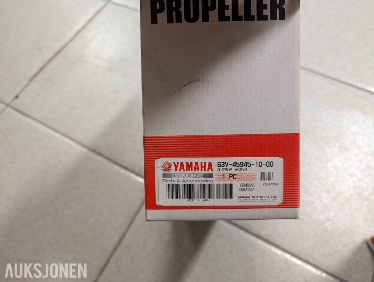 Parti med 9 stk. Yamaha-propeller i diverse størrelser og utførelser