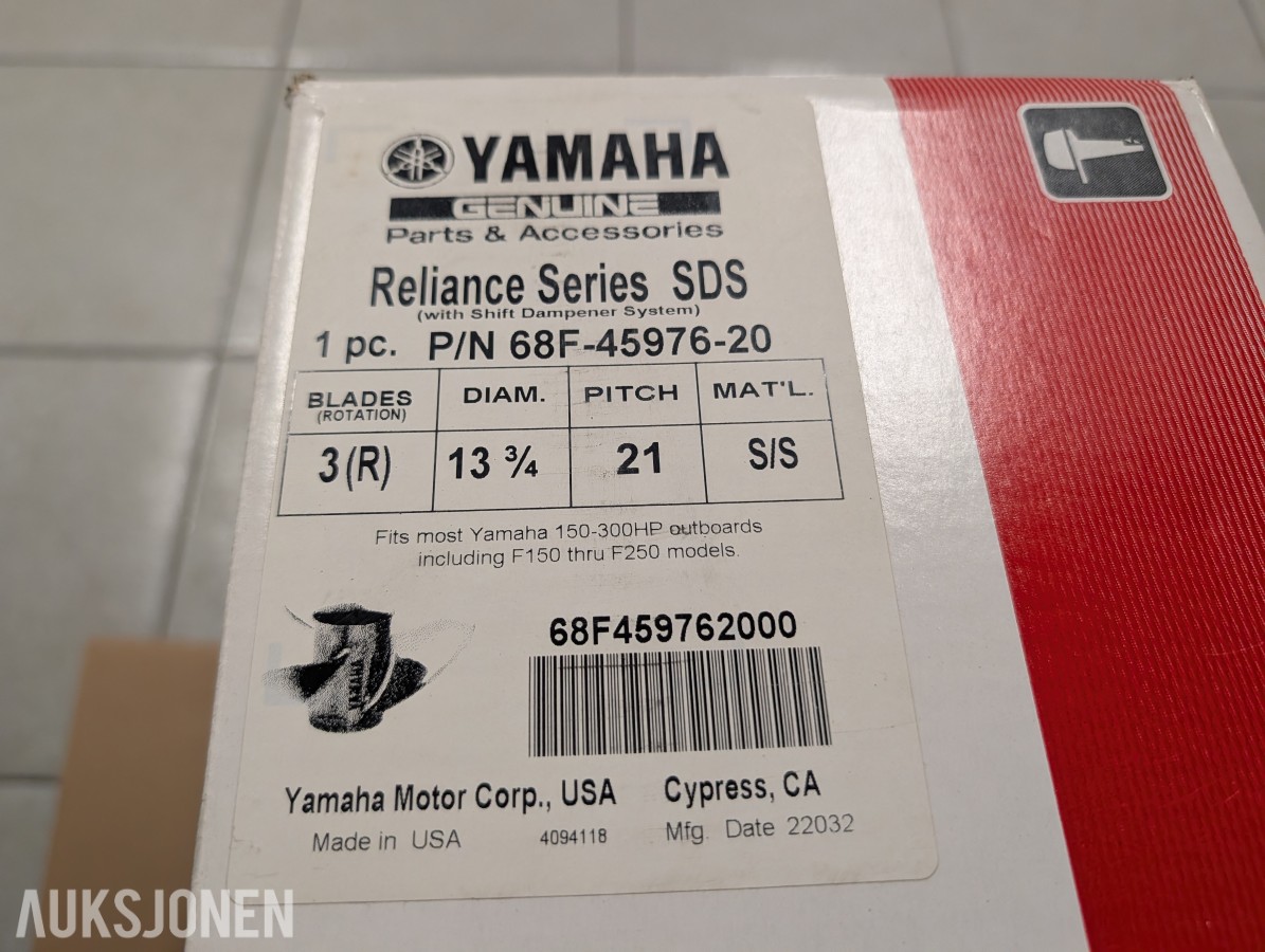 Parti med 9 stk. Yamaha-propeller i diverse størrelser og utførelser