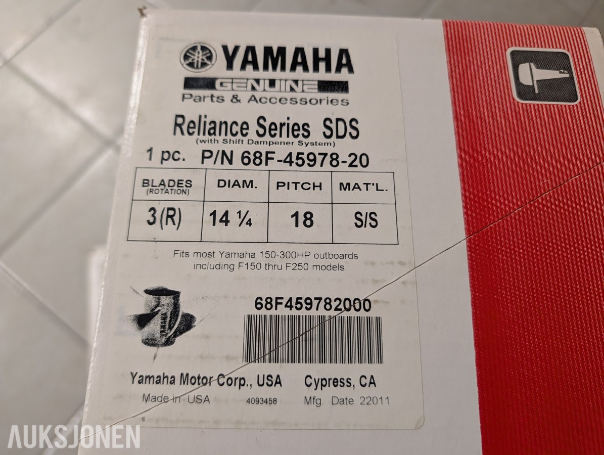 Parti med 9 stk. Yamaha-propeller i diverse størrelser og utførelser