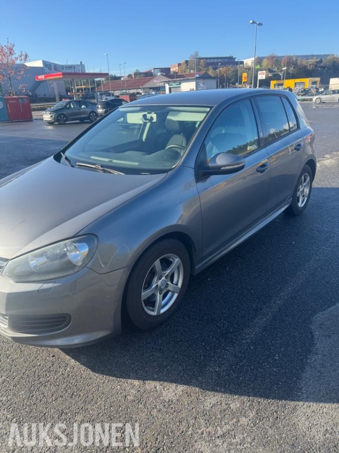 2010 Volkswagen Golf 1.6 105hk manuell eu ok 09.2028