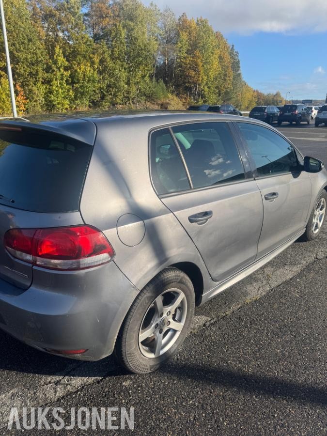 2010 Volkswagen Golf 1.6 105hk manuell eu ok 09.2028