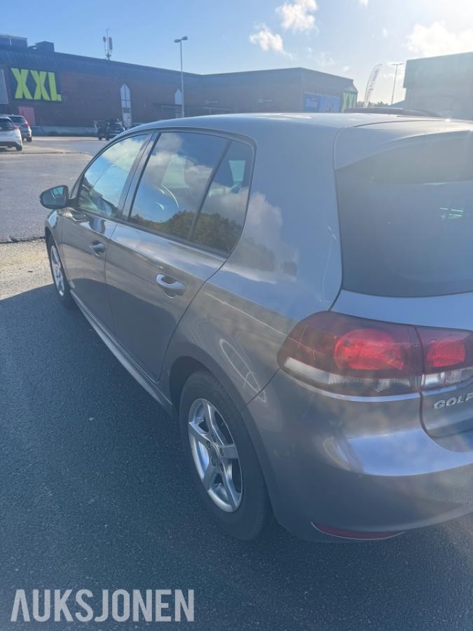 2010 Volkswagen Golf 1.6 105hk manuell eu ok 09.2028