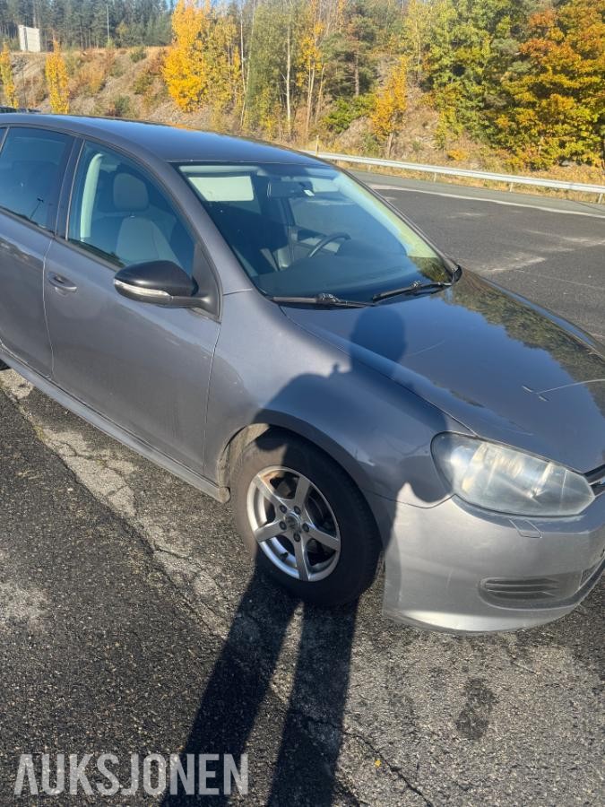 2010 Volkswagen Golf 1.6 105hk manuell eu ok 09.2028