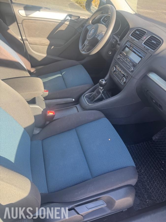 2010 Volkswagen Golf 1.6 105hk manuell eu ok 09.2028