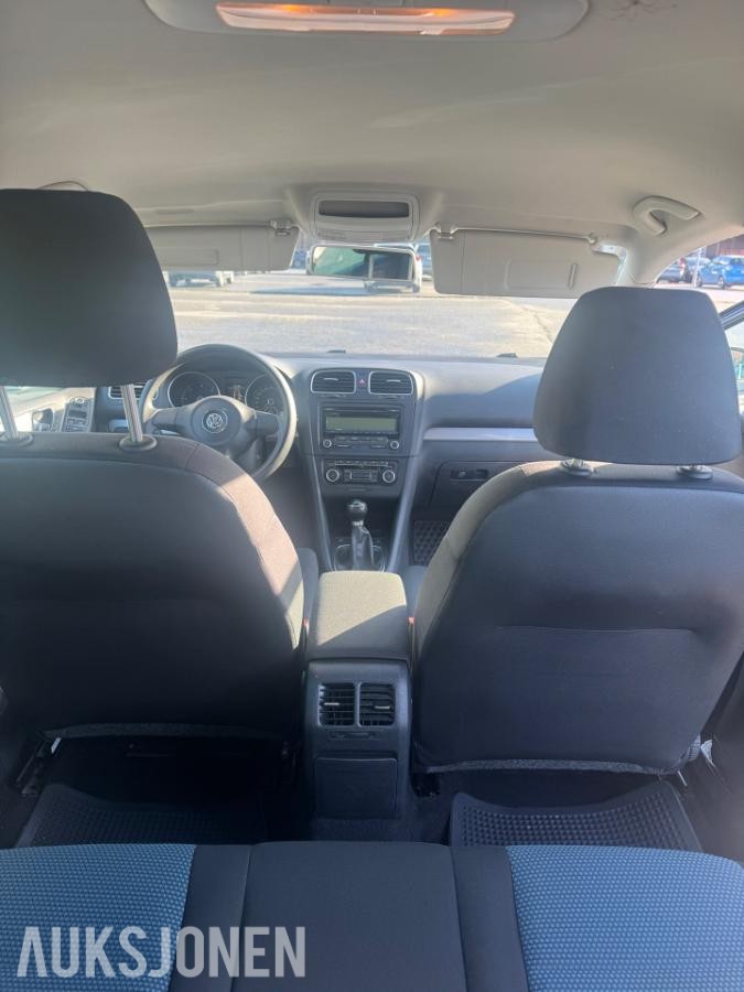2010 Volkswagen Golf 1.6 105hk manuell eu ok 09.2028