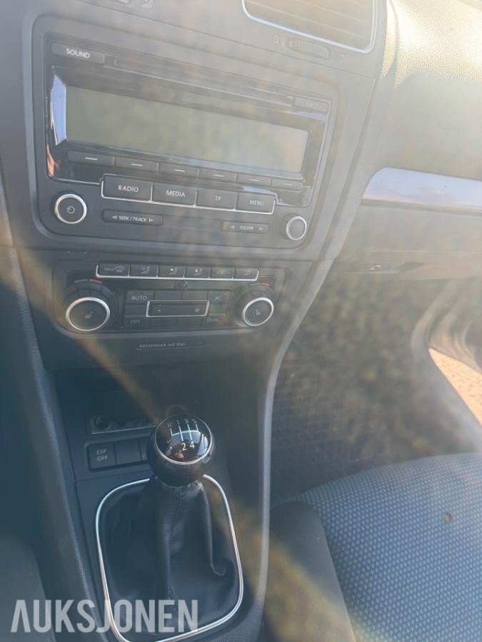2010 Volkswagen Golf 1.6 105hk manuell eu ok 09.2028
