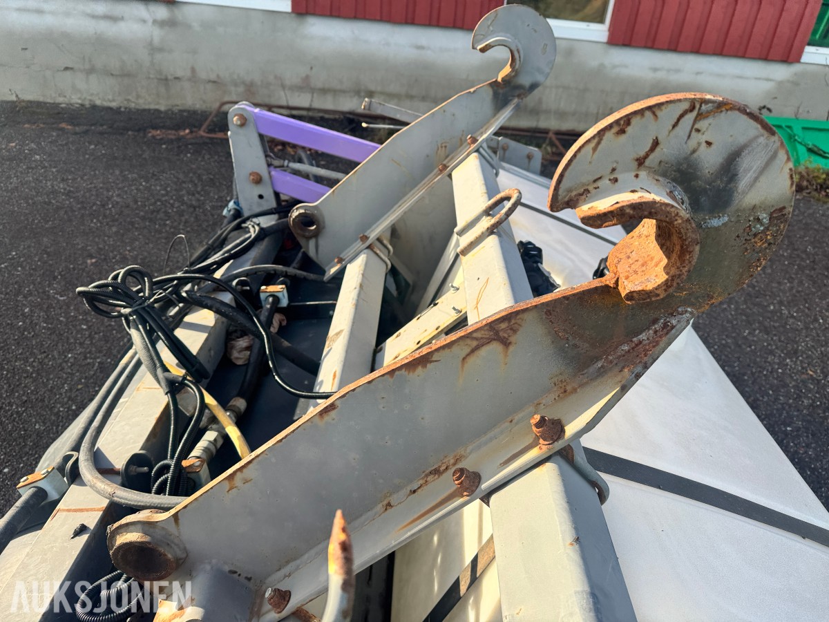 Holms 300-2.2 feiemaskin med vanntank og sidekost