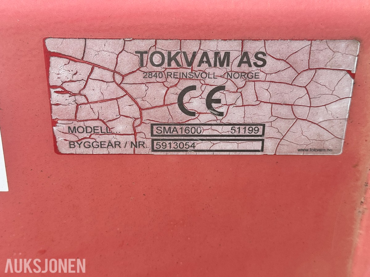 Tokvam SMA 1600 strøkasse med stativ