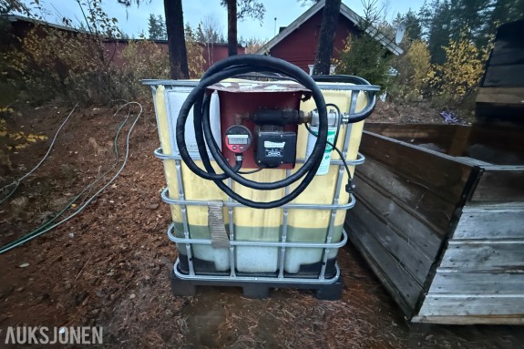 1000 liters IBC-tank med elektrisk pumpe, telleverk og slange – GREIF 
