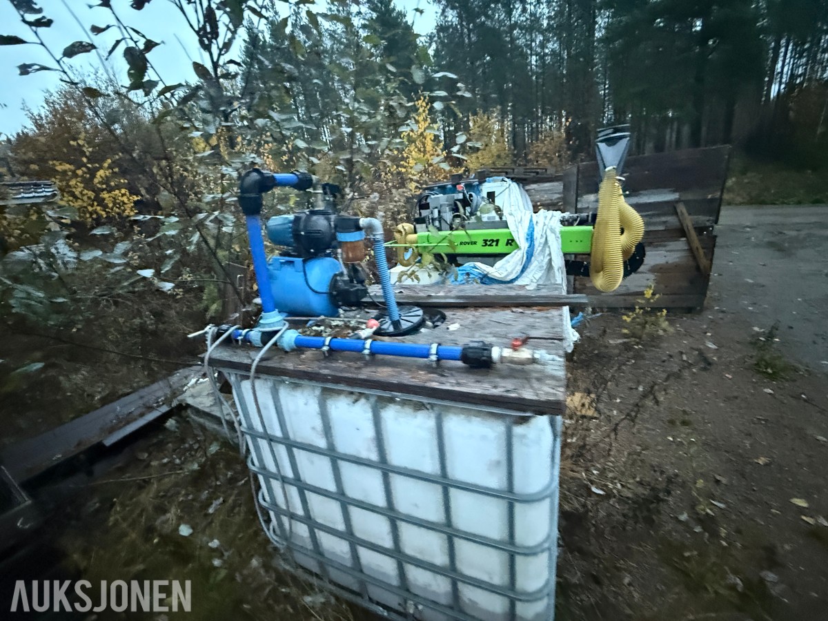 1000 liters IBC-tank med pumpeanlegg, trykktank og slanger 