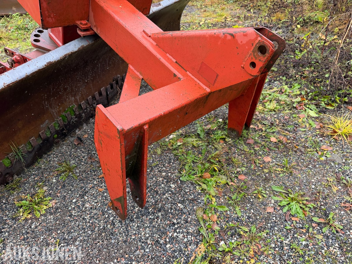 Bakmontert skjær/skrape B 245cm - 3 pkt feste