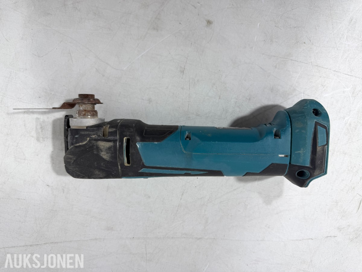 Makita verktøypakke med 5 maskiner, radio, lykt, batterier og lader