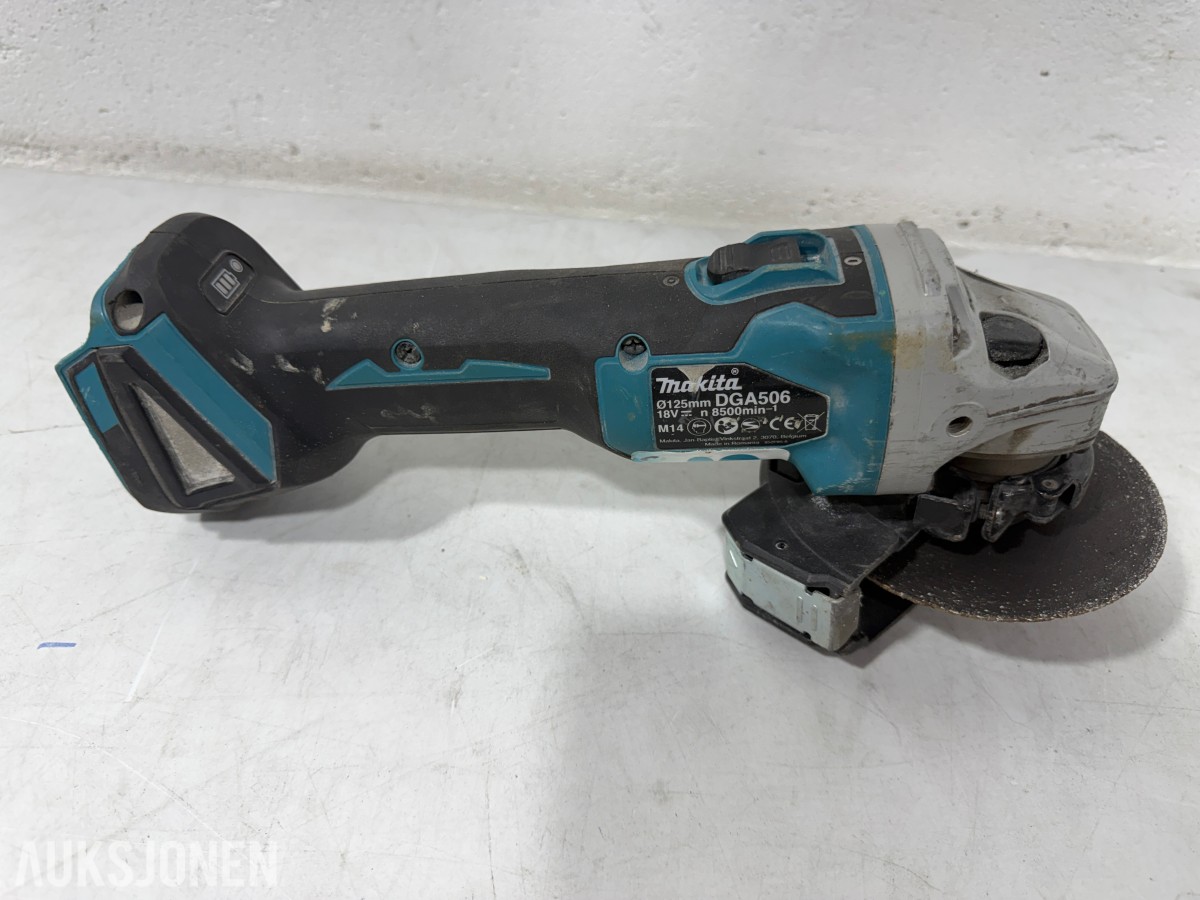 Makita verktøypakke med 5 maskiner, radio, lykt, batterier og lader