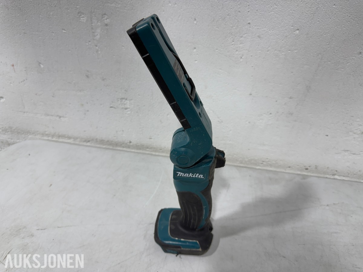 Makita verktøypakke med 5 maskiner, radio, lykt, batterier og lader