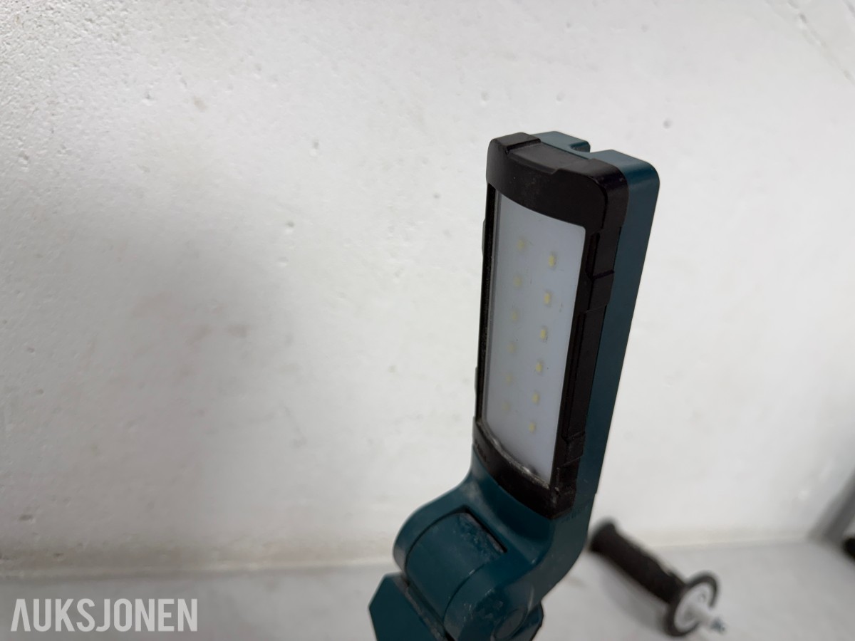 Makita verktøypakke med 5 maskiner, radio, lykt, batterier og lader