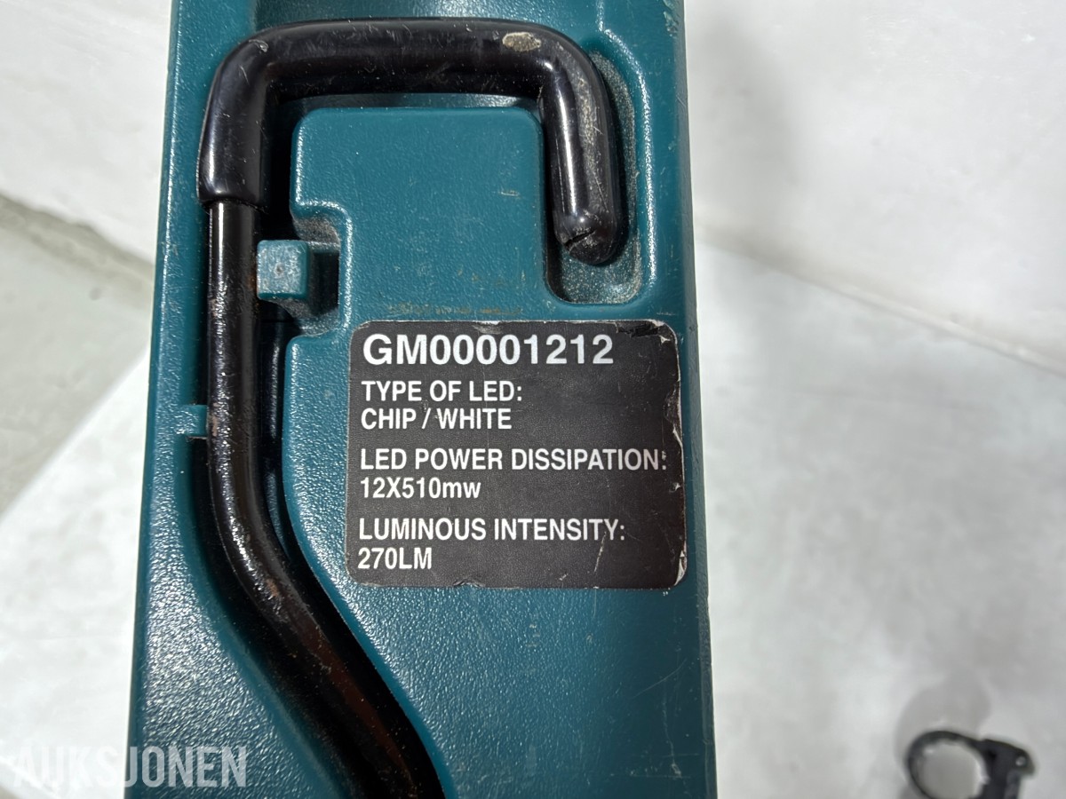 Makita verktøypakke med 5 maskiner, radio, lykt, batterier og lader