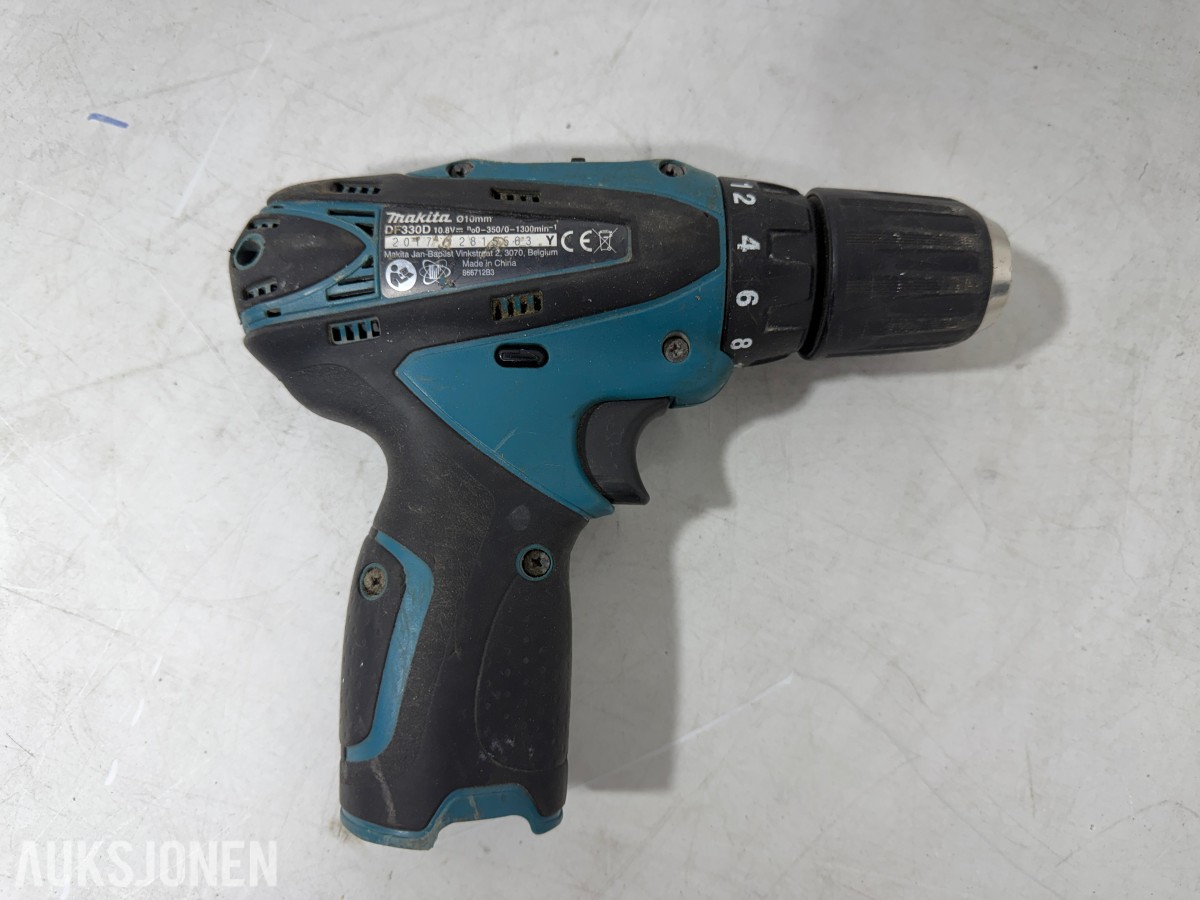 Makita verktøypakke med 5 maskiner, radio, lykt, batterier og lader