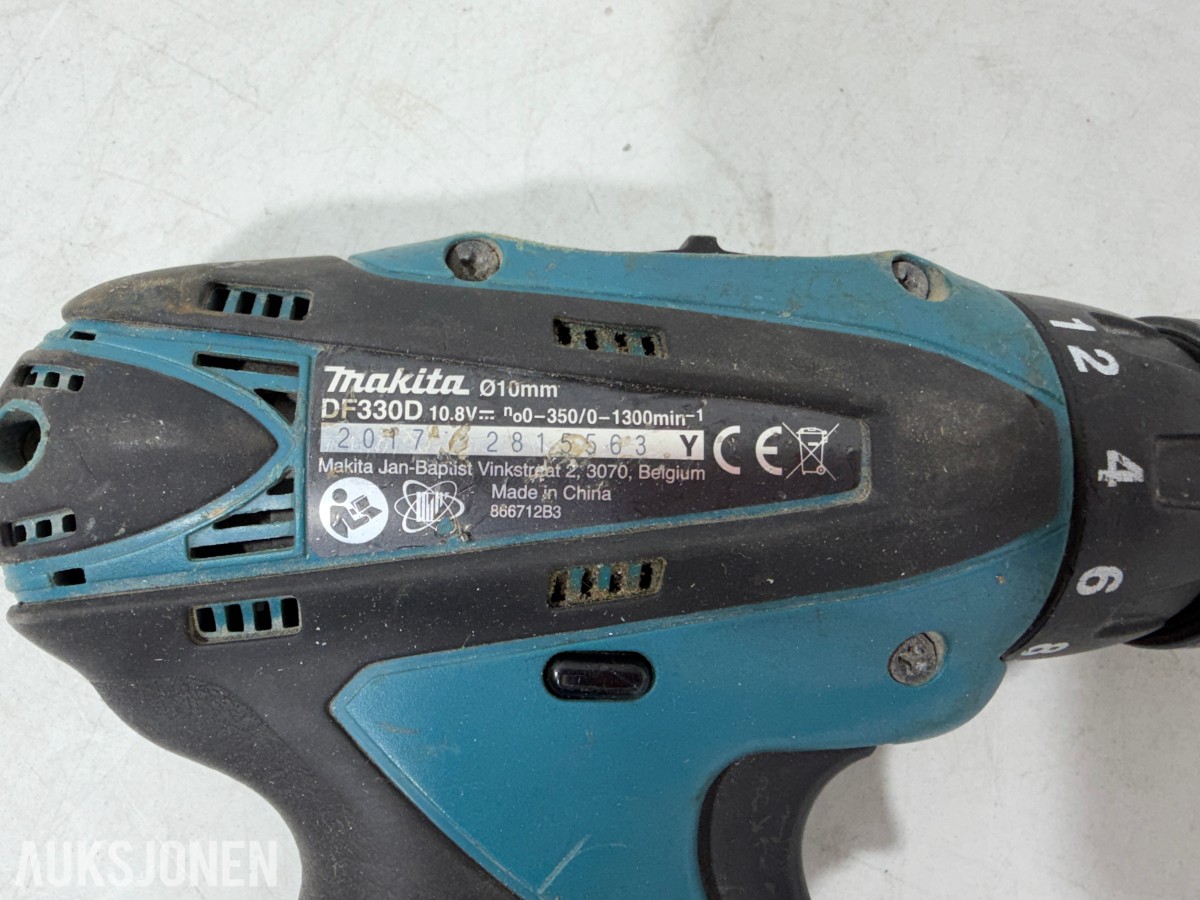 Makita verktøypakke med 5 maskiner, radio, lykt, batterier og lader