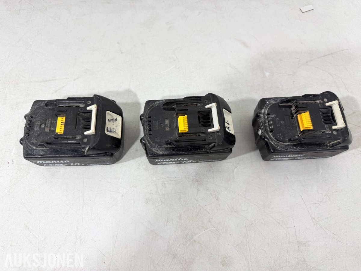 Makita verktøypakke med 5 maskiner, radio, lykt, batterier og lader