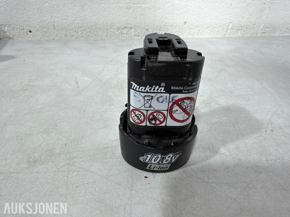 Makita verktøypakke med 5 maskiner, radio, lykt, batterier og lader