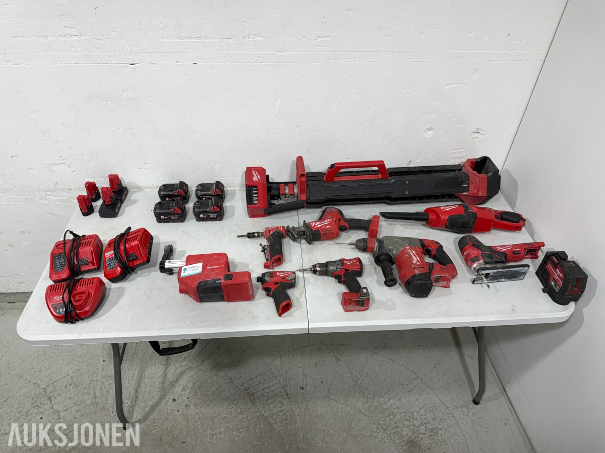 Parti Milwaukee M18/M12 elektroverktøy med batterier, ladere og arbeidslys