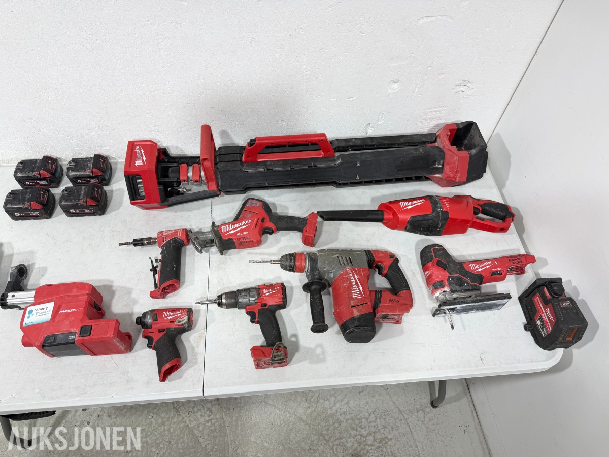 Parti Milwaukee M18/M12 elektroverktøy med batterier, ladere og arbeidslys