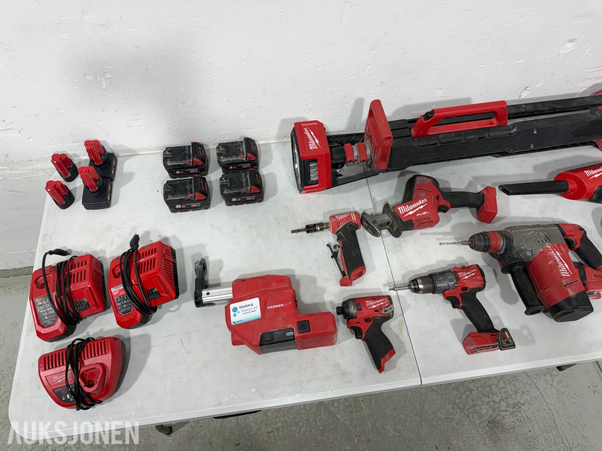 Parti Milwaukee M18/M12 elektroverktøy med batterier, ladere og arbeidslys
