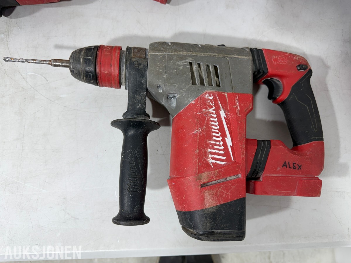 Parti Milwaukee M18/M12 elektroverktøy med batterier, ladere og arbeidslys