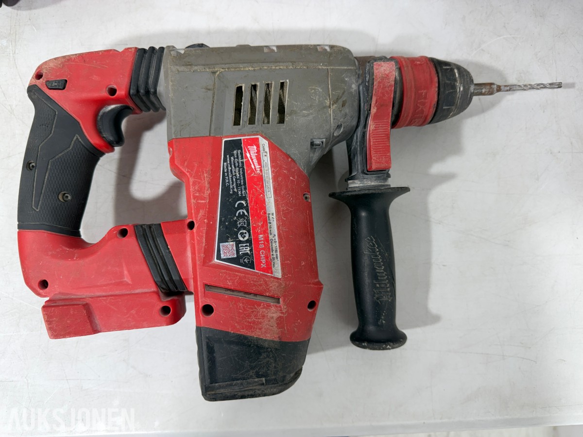 Parti Milwaukee M18/M12 elektroverktøy med batterier, ladere og arbeidslys