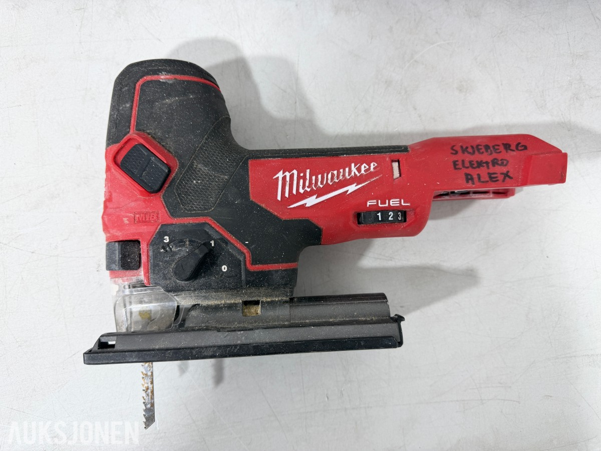 Parti Milwaukee M18/M12 elektroverktøy med batterier, ladere og arbeidslys