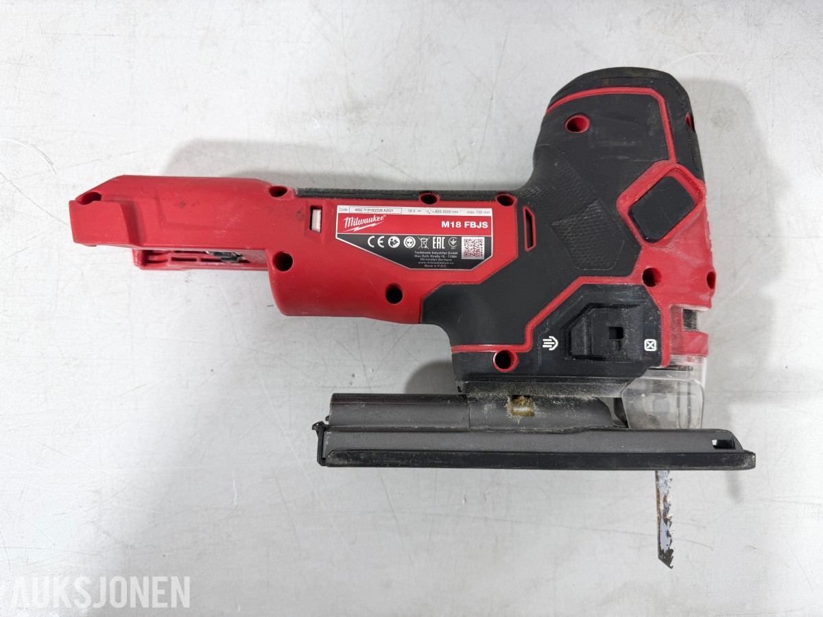 Parti Milwaukee M18/M12 elektroverktøy med batterier, ladere og arbeidslys