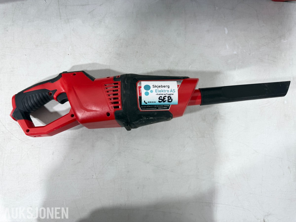 Parti Milwaukee M18/M12 elektroverktøy med batterier, ladere og arbeidslys