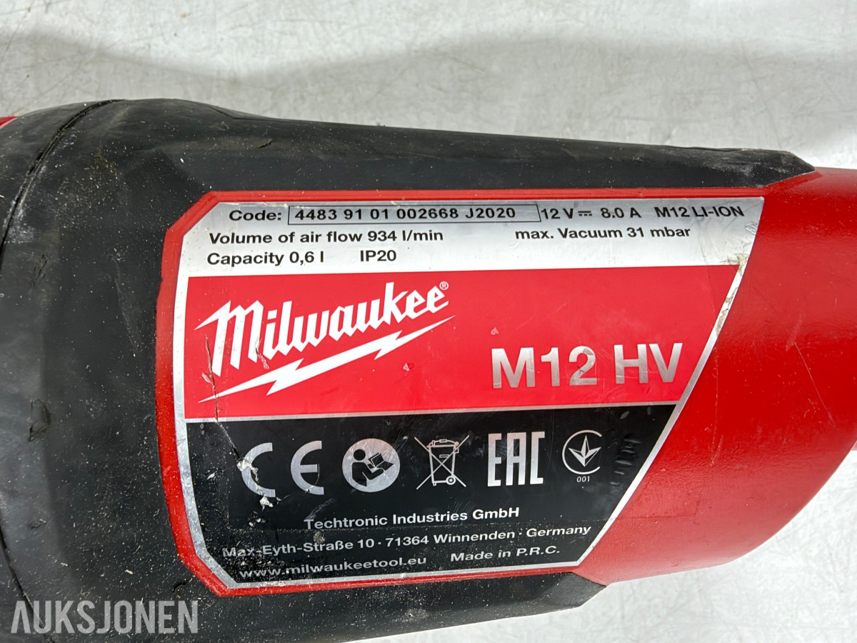 Parti Milwaukee M18/M12 elektroverktøy med batterier, ladere og arbeidslys