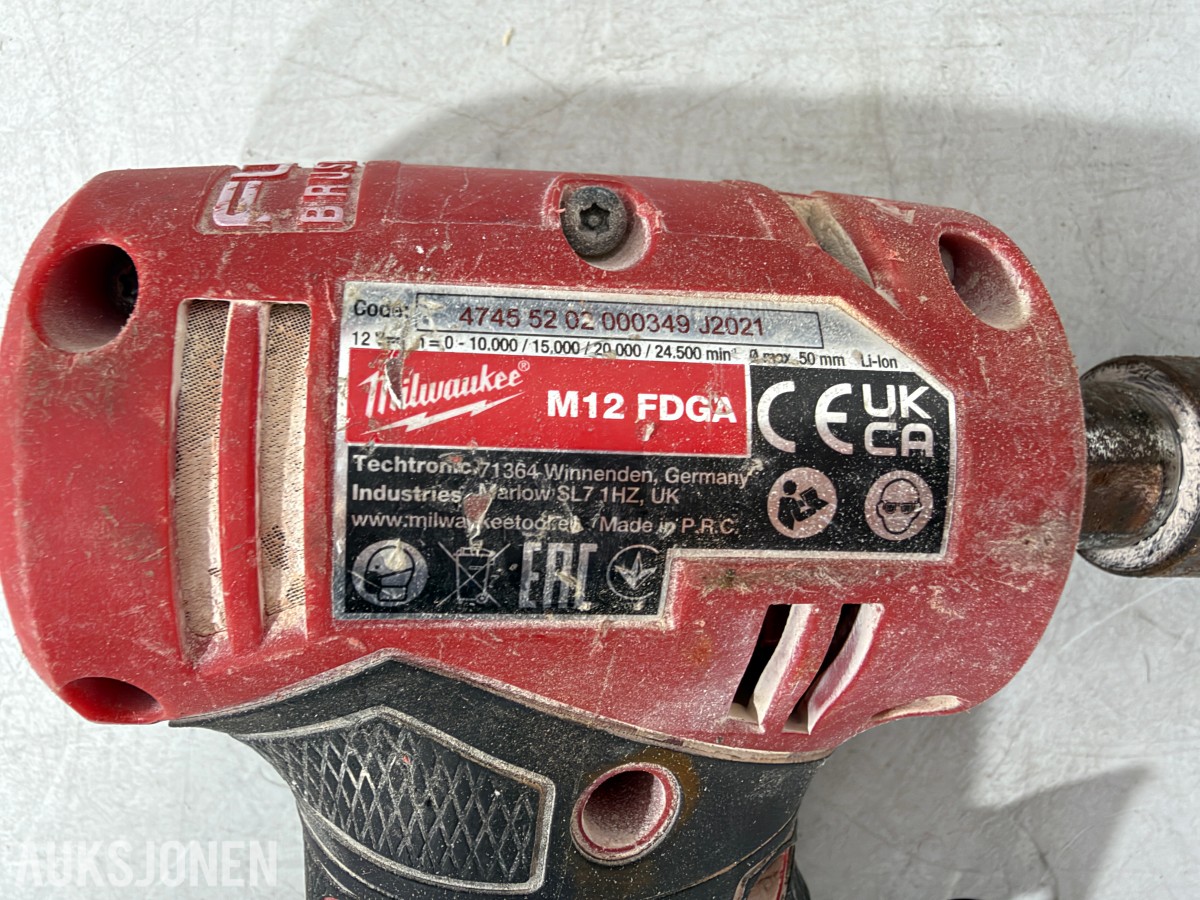 Parti Milwaukee M18/M12 elektroverktøy med batterier, ladere og arbeidslys