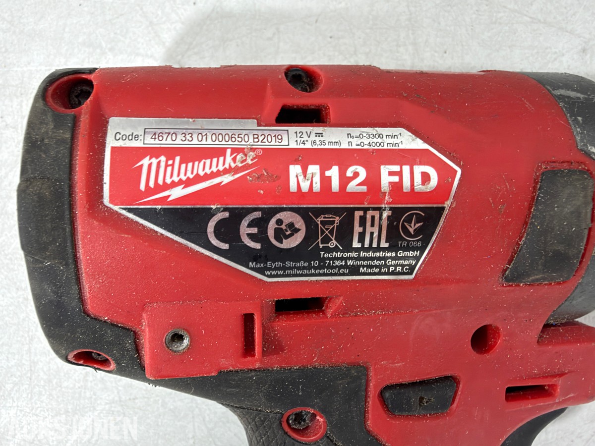 Parti Milwaukee M18/M12 elektroverktøy med batterier, ladere og arbeidslys